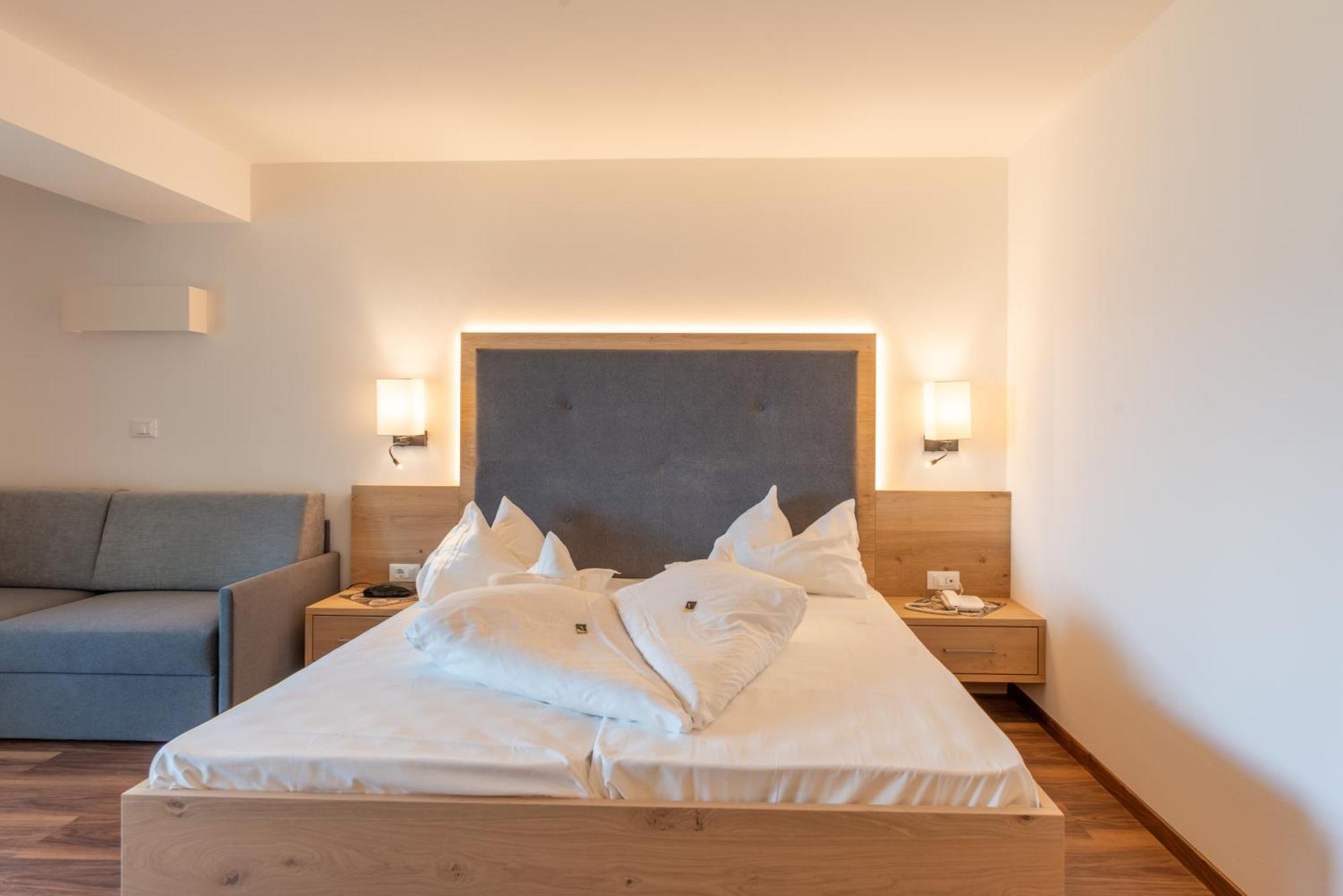 Meinhardt Hotel 4*